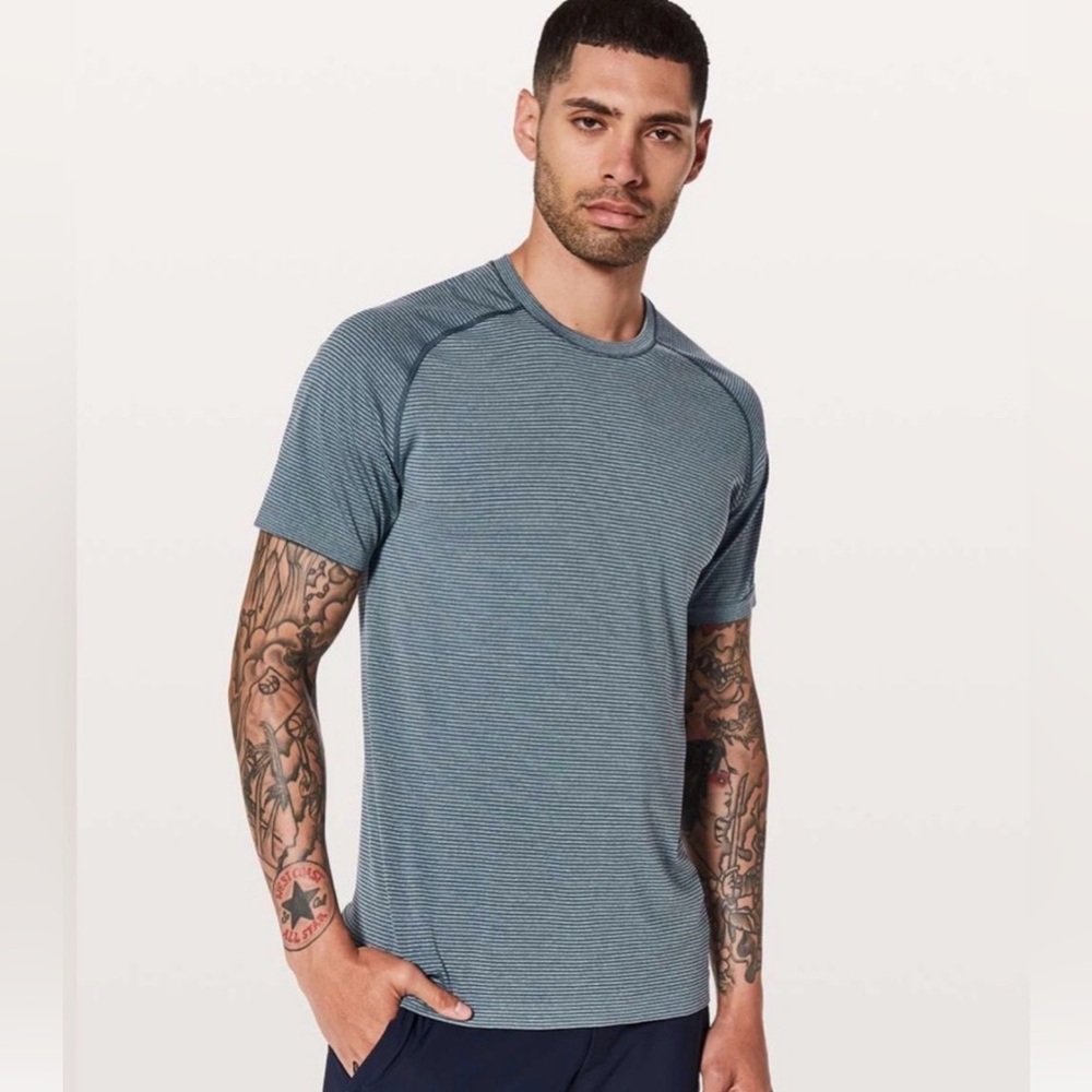 Men's Lululemon Gray athletic workout shirt